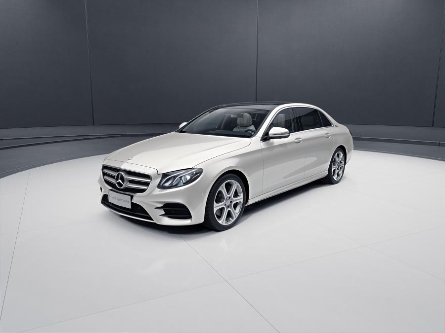  Mercedes-Benz E300 L AMG Line 2016 года  (CN) (фото 6 из 22)
